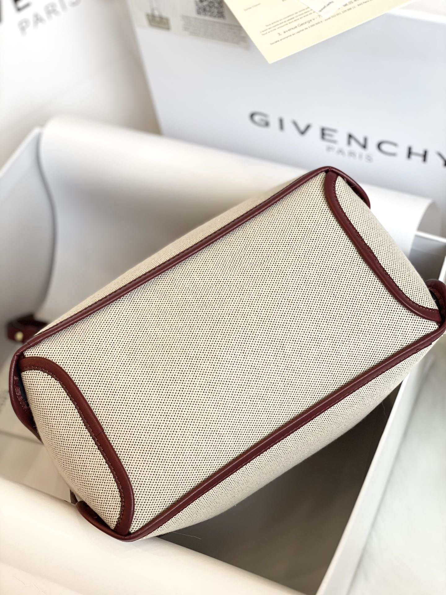 G1uenchy bond tote-21*32*14cm