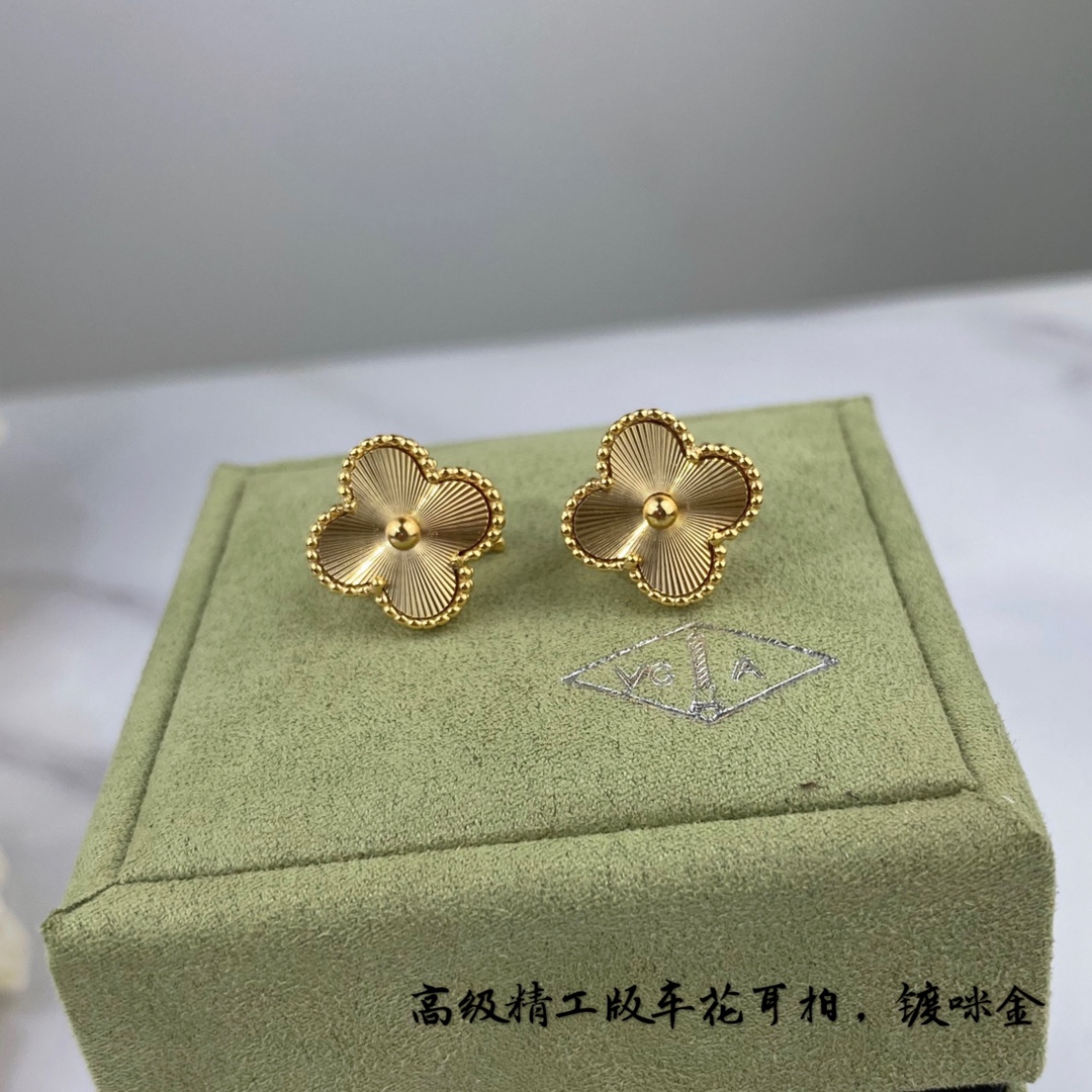 VCA Earring