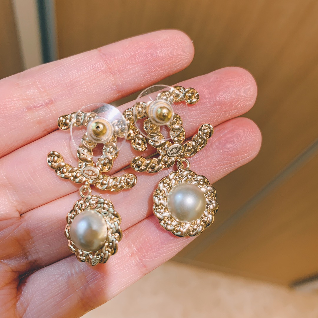 Ch@nel Earring