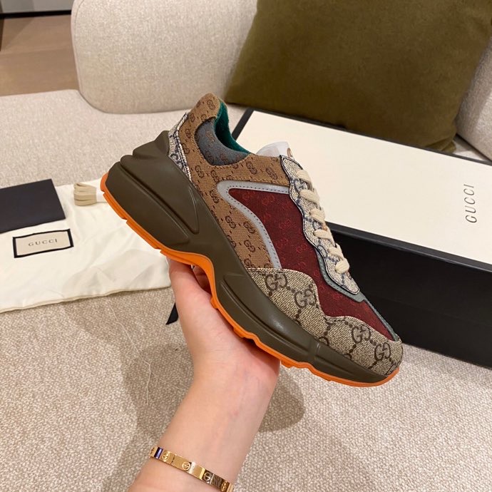 G*u*i sports shoes