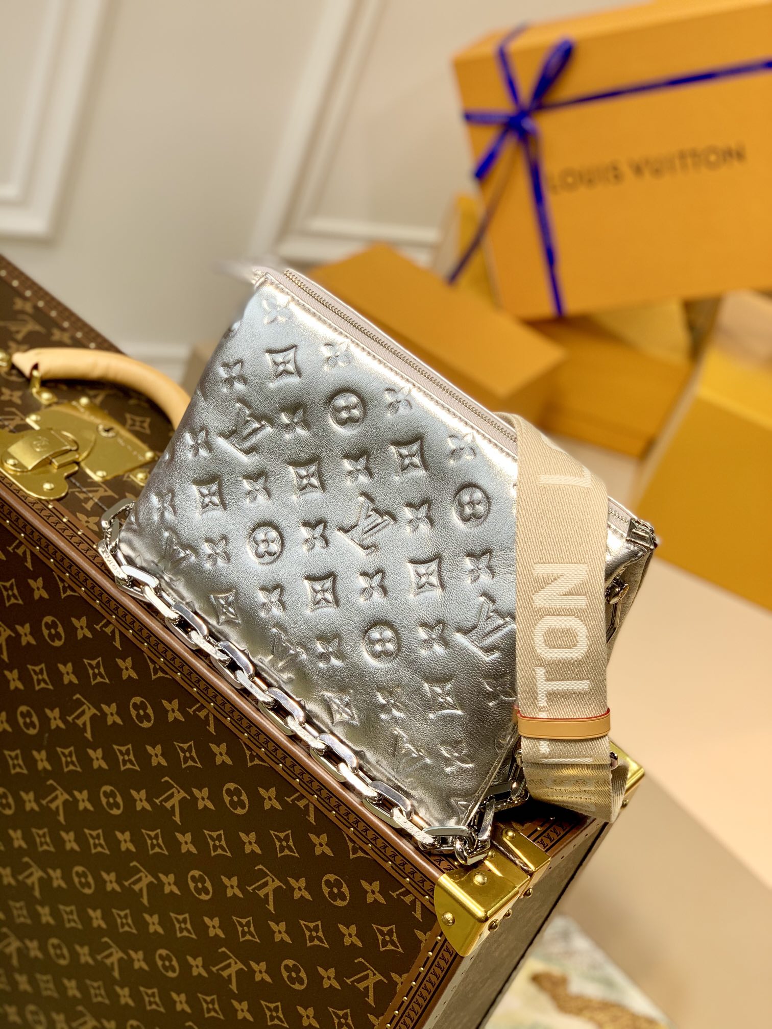 l0*is V*t0n coussin handbags-26*20*12cm