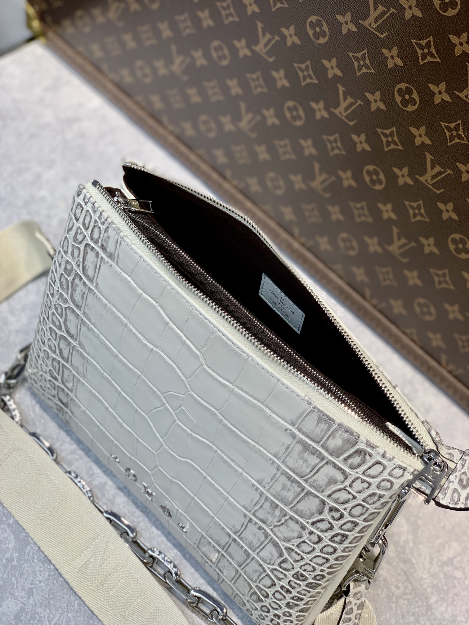 l0*is V*t0n coussin handbags-26*20*12cm