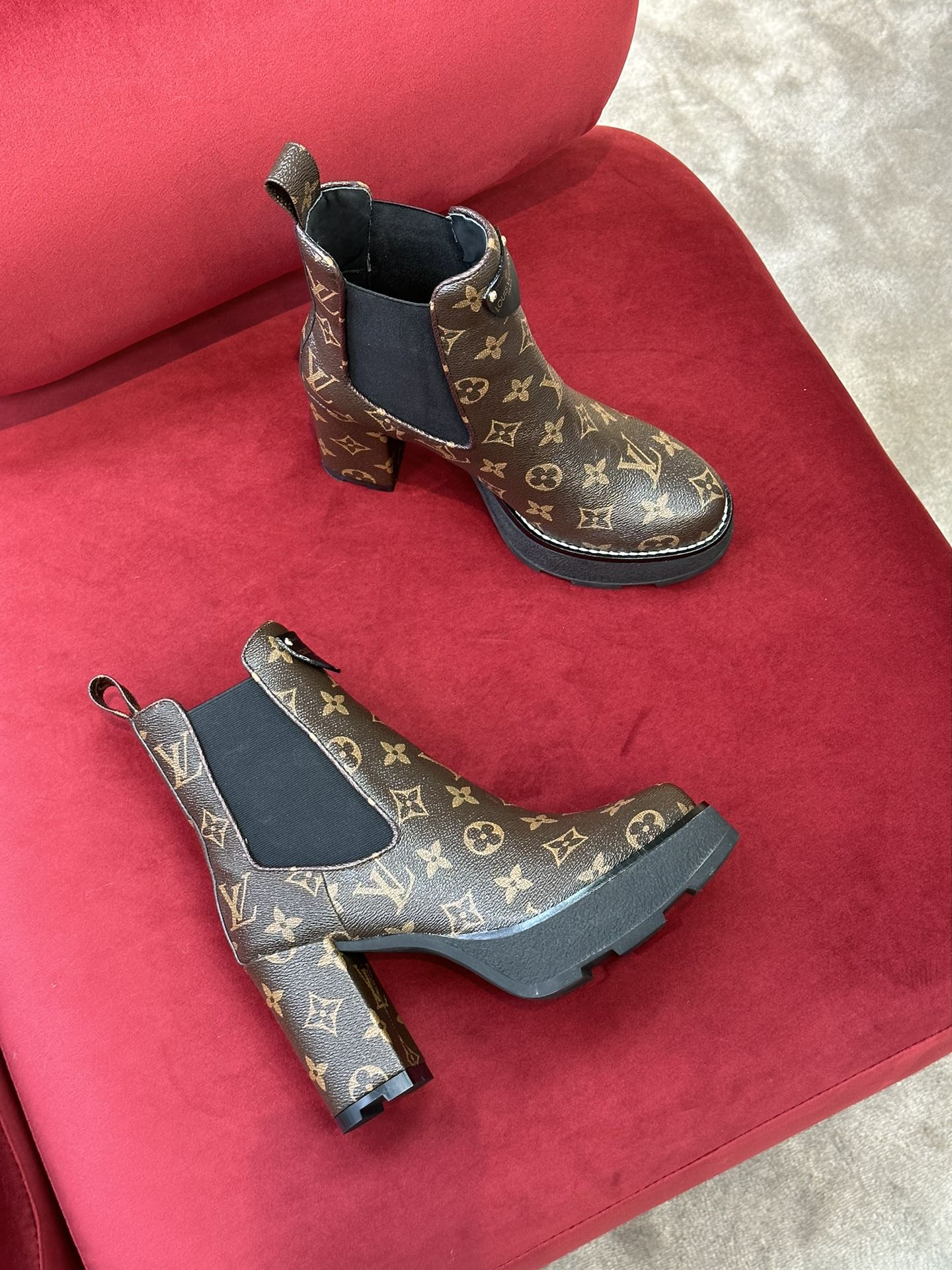 l0*is V*t0n boots