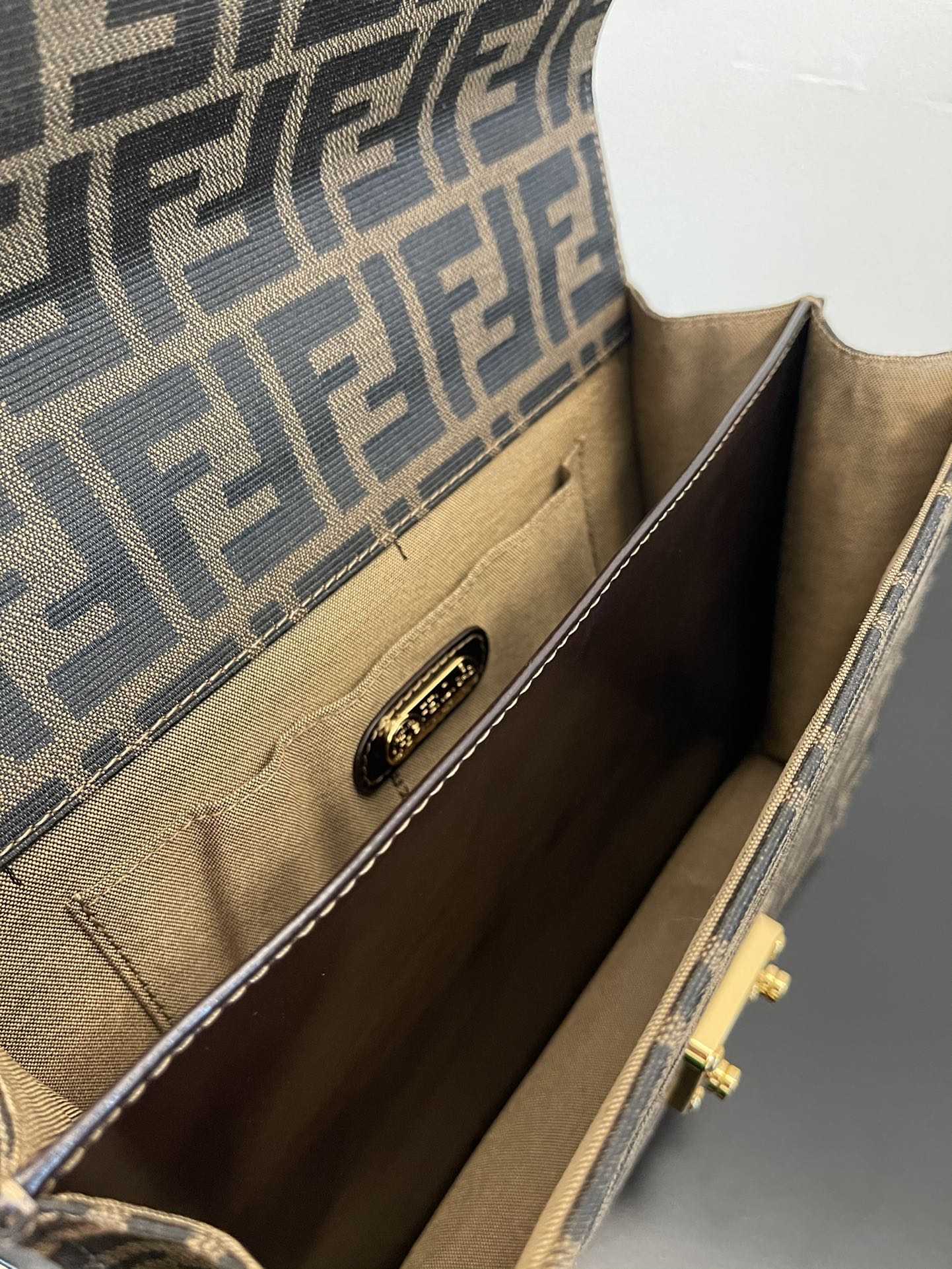 F**di vintage handbags-24x18x8cm