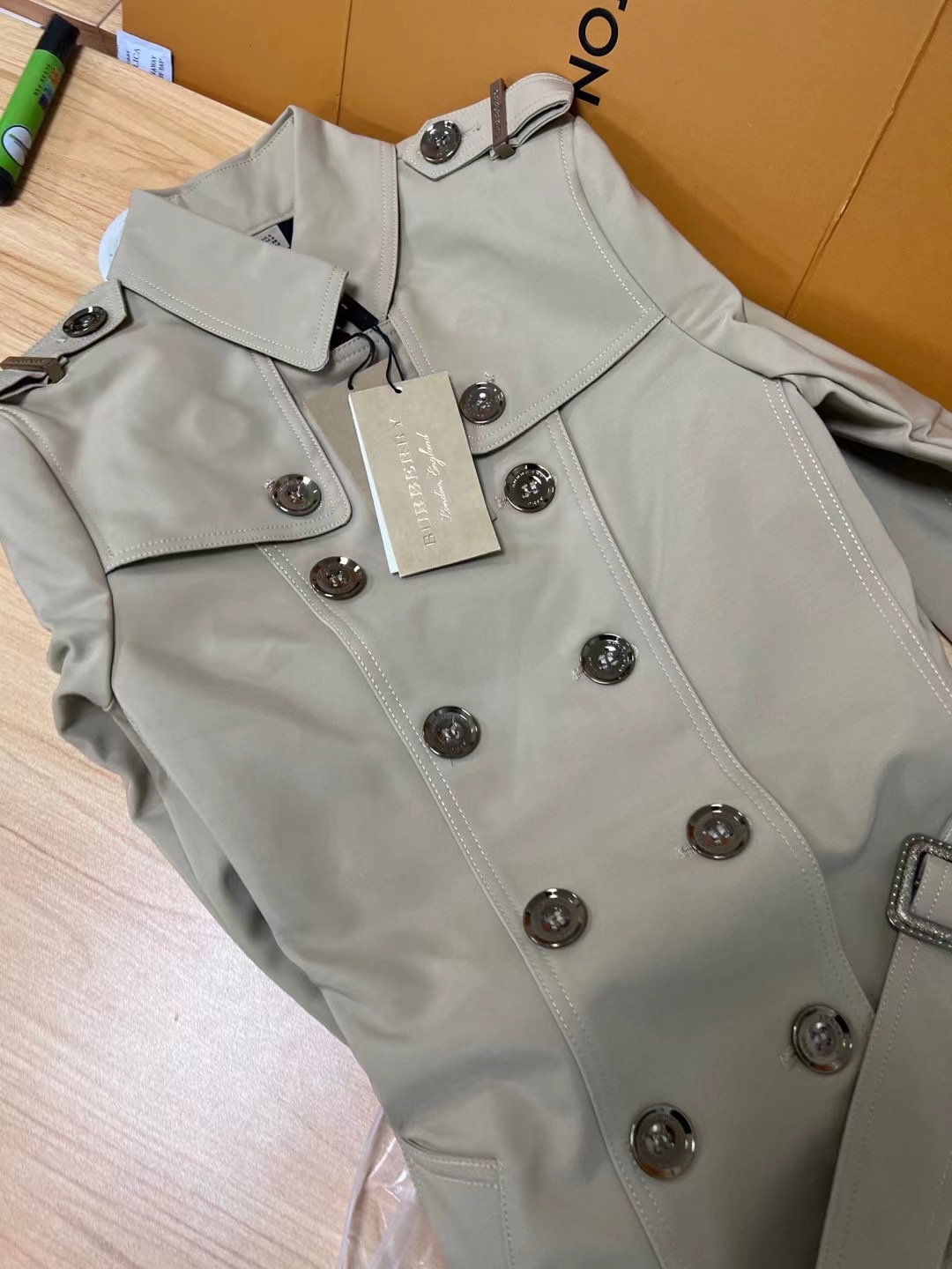 B**rry 2022ss windbreaker