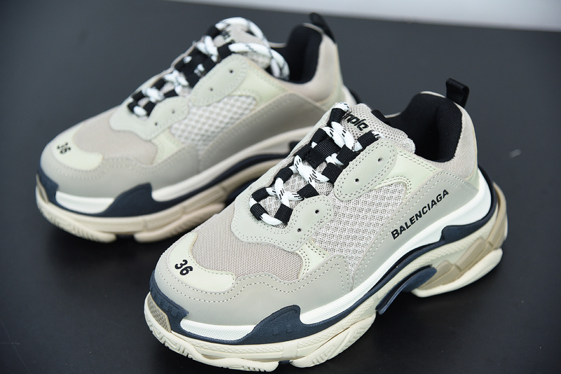 Ba*len*cia*ga triple s