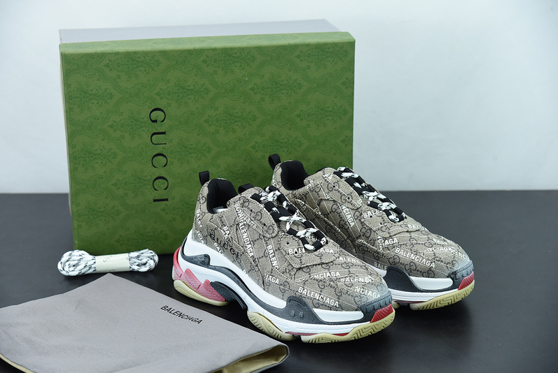 Ba*len*cia*ga triple s