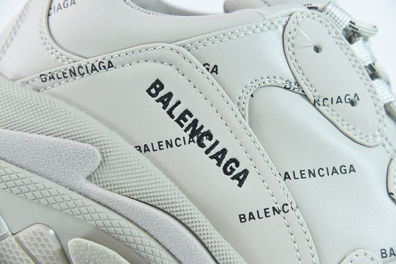 Ba*len*cia*ga triple s