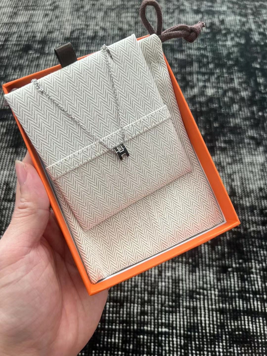 H**mes pop h mini necklace