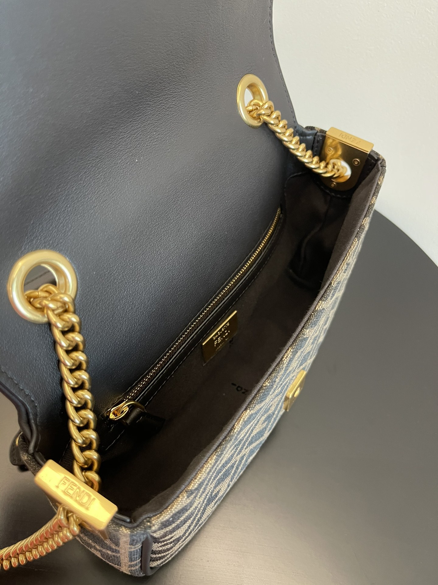 F**di baguette bag-24x14x7cm