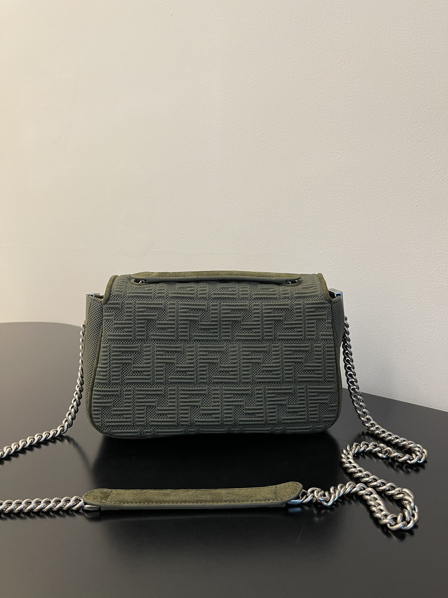 F**di medium lconic baguette bag-24x7x14.5cm