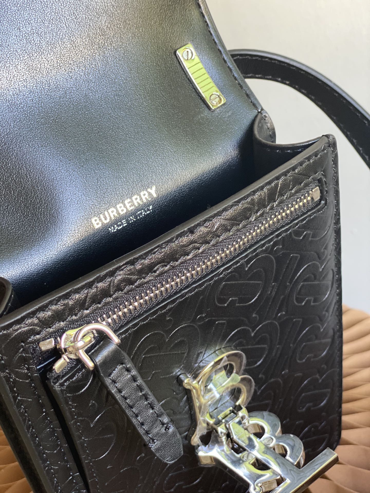 B**rry robin bag-13.5 x 4.5 x 19cm