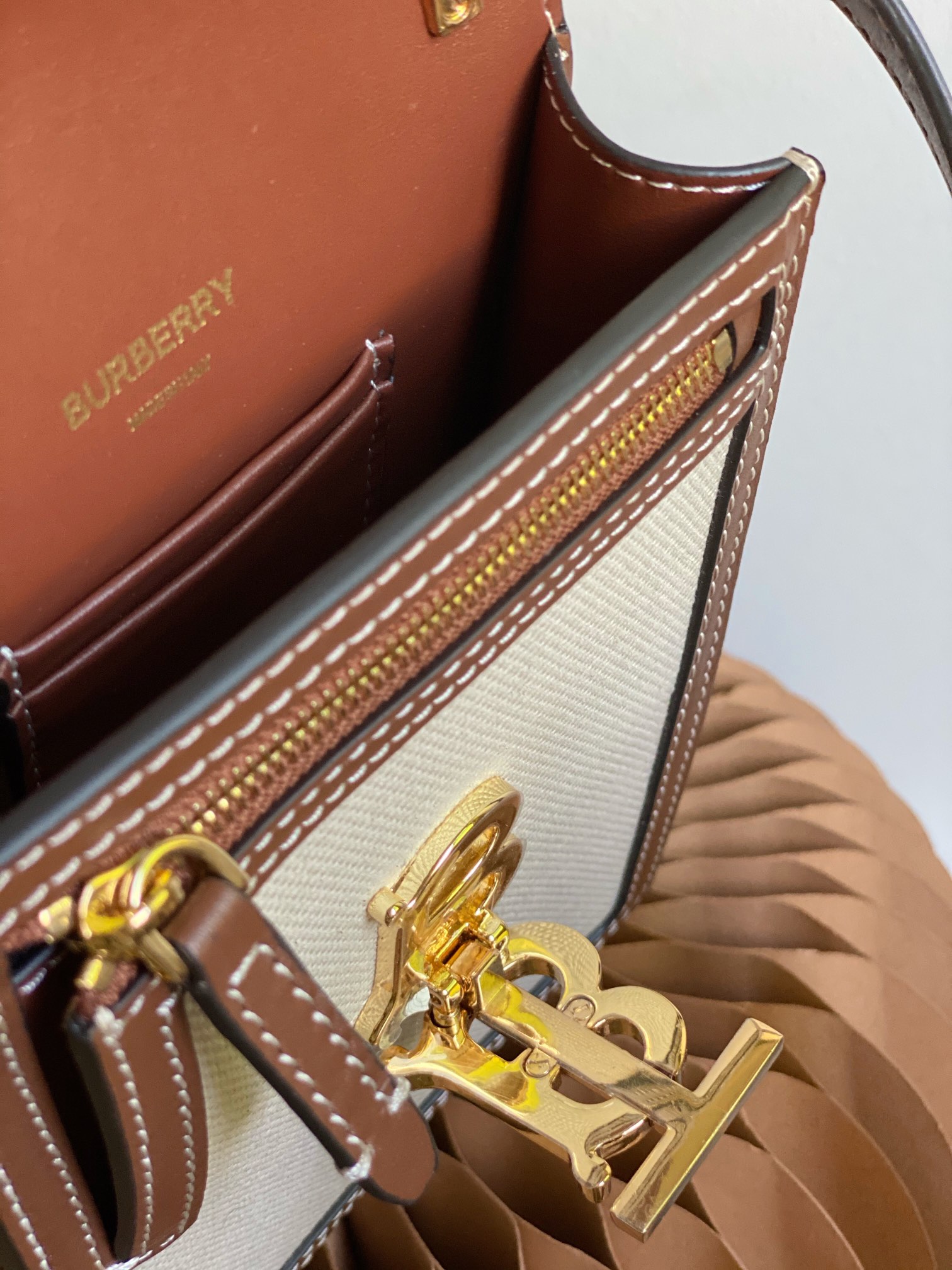 B**rry robin bag-13.5 x 4.5 x 19cm
