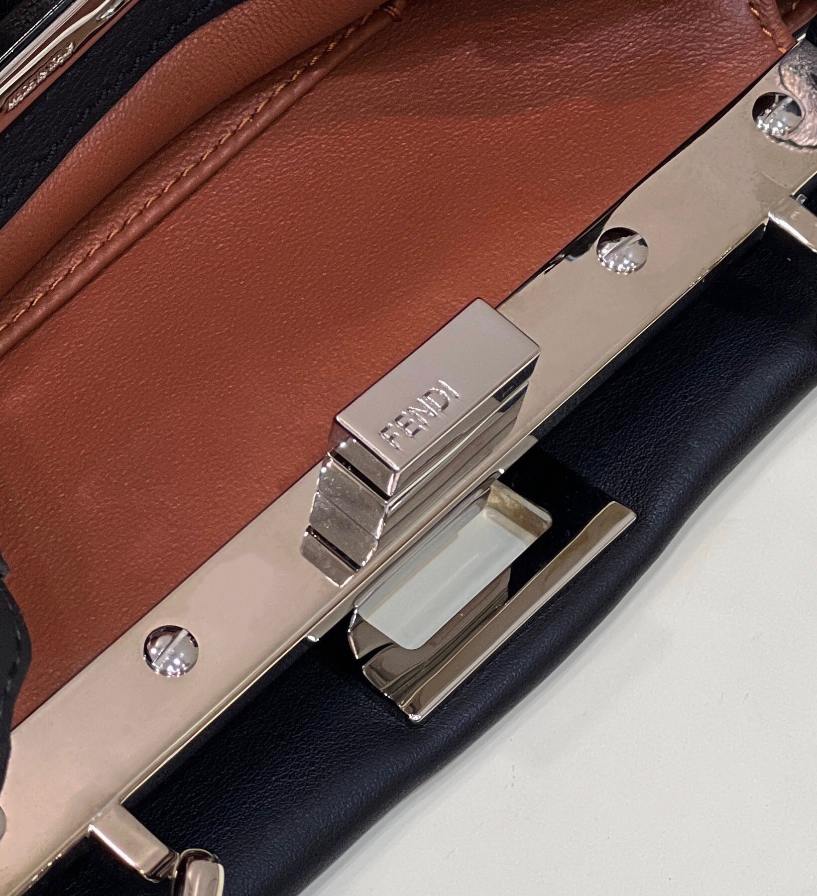 F**di peekabootote-24cm