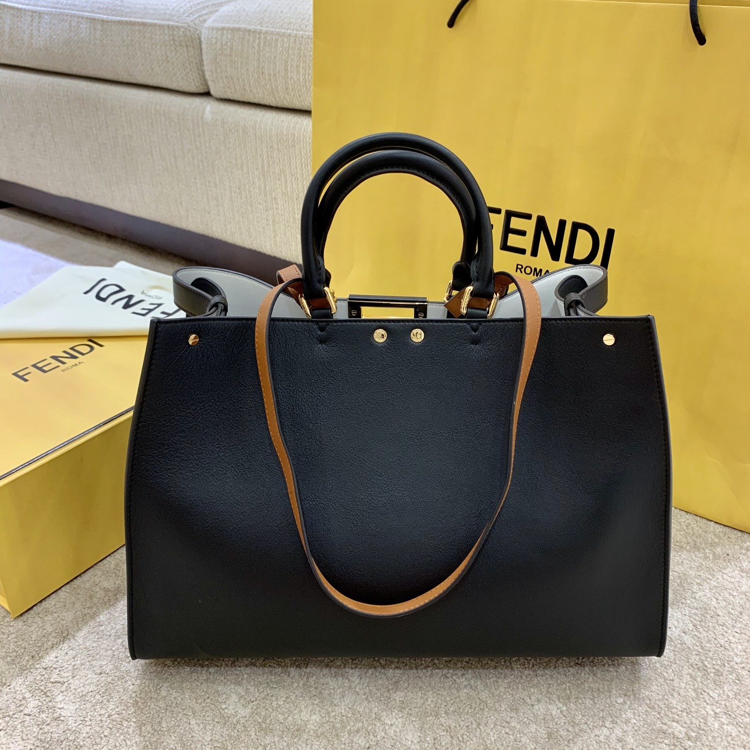 F**di peekabootote-41*29*16cm