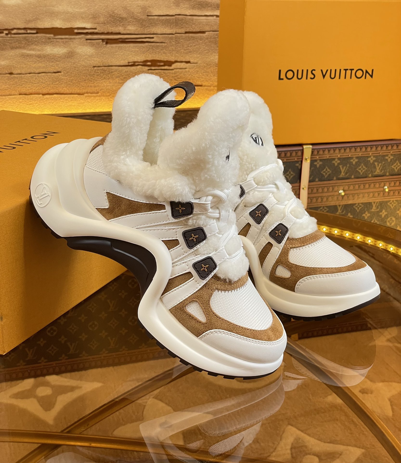 l0*is V*t0n archlight sneaker