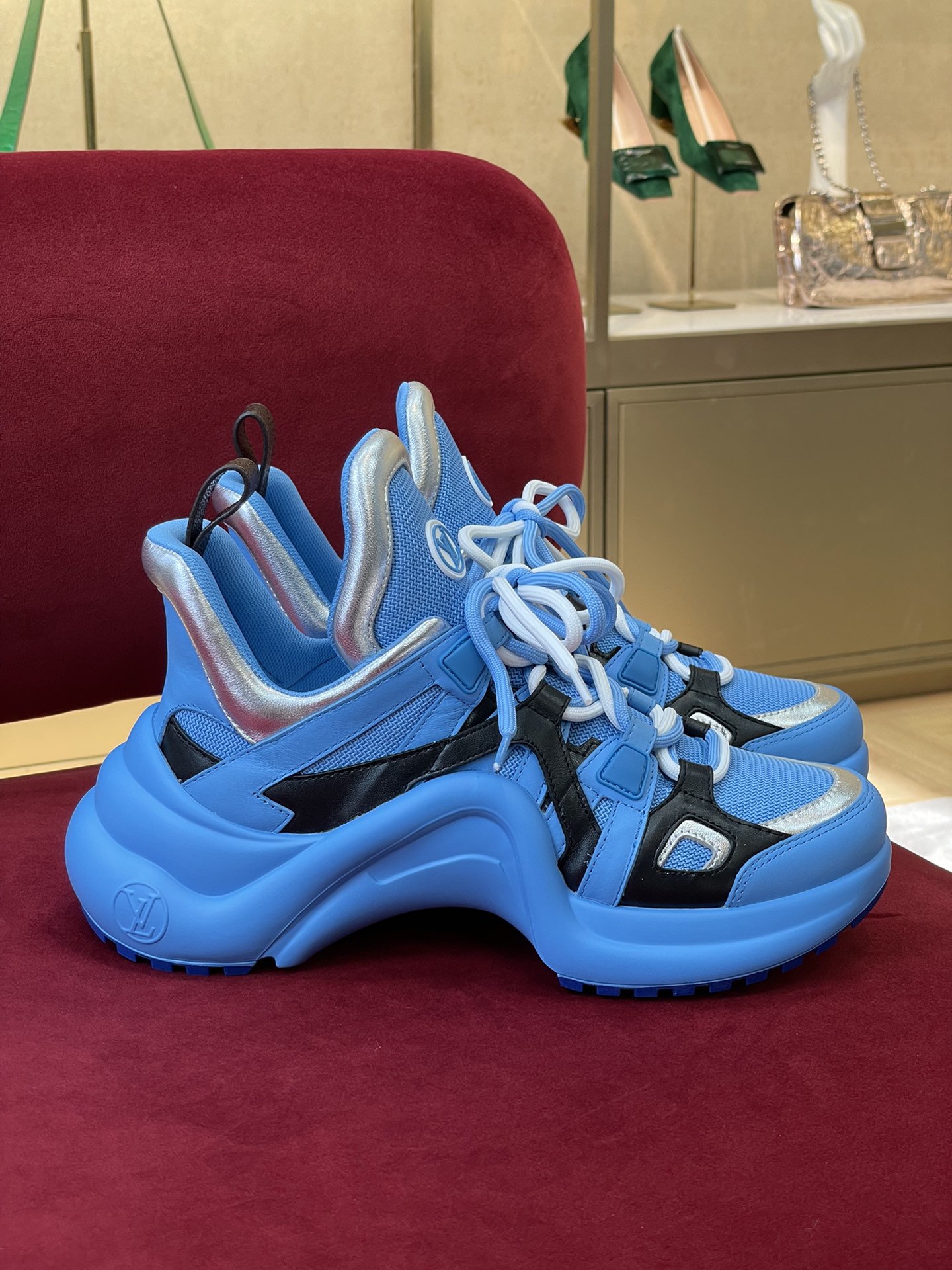 l0*is V*t0n archlight sneaker