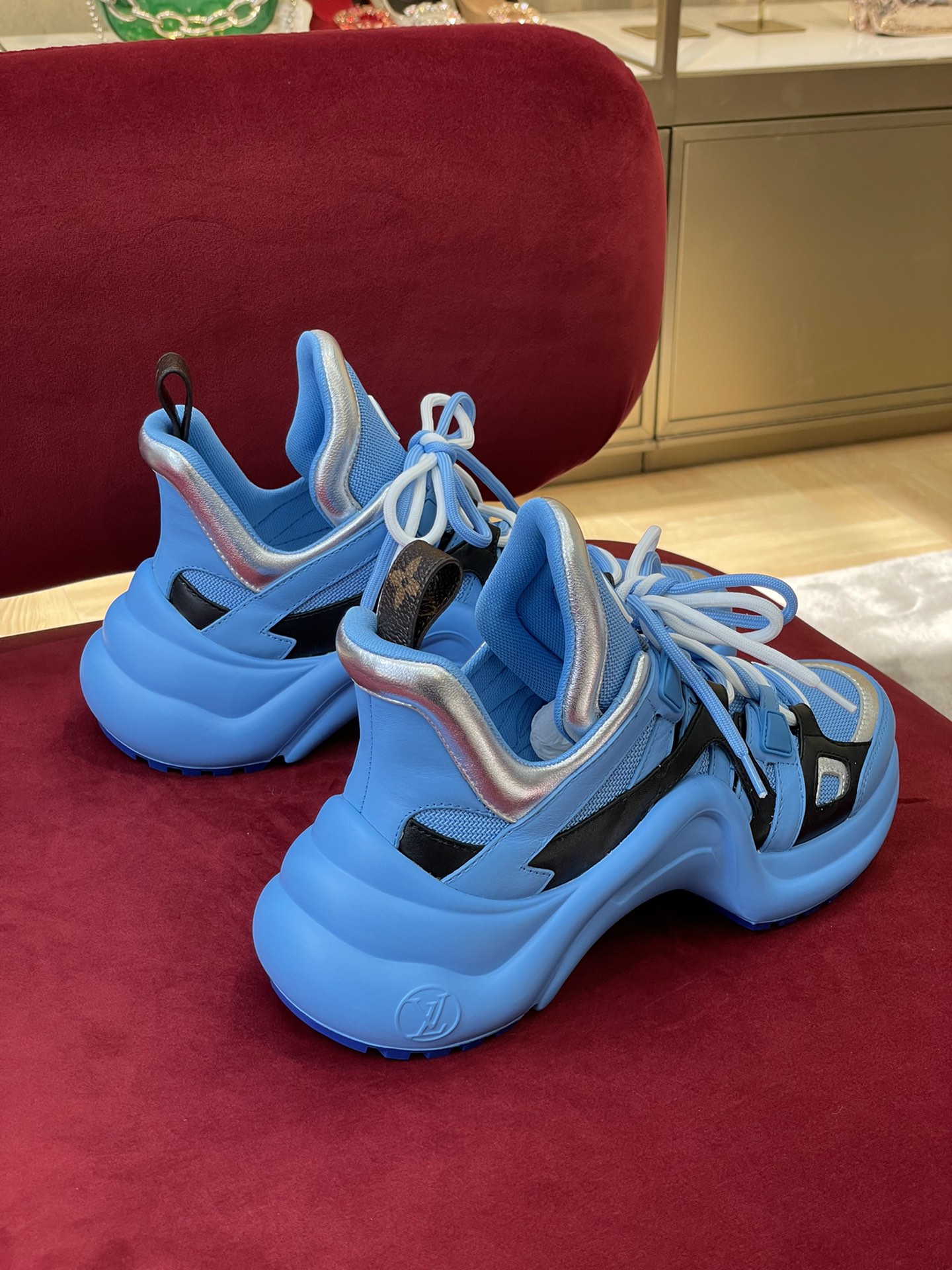 l0*is V*t0n archlight sneaker