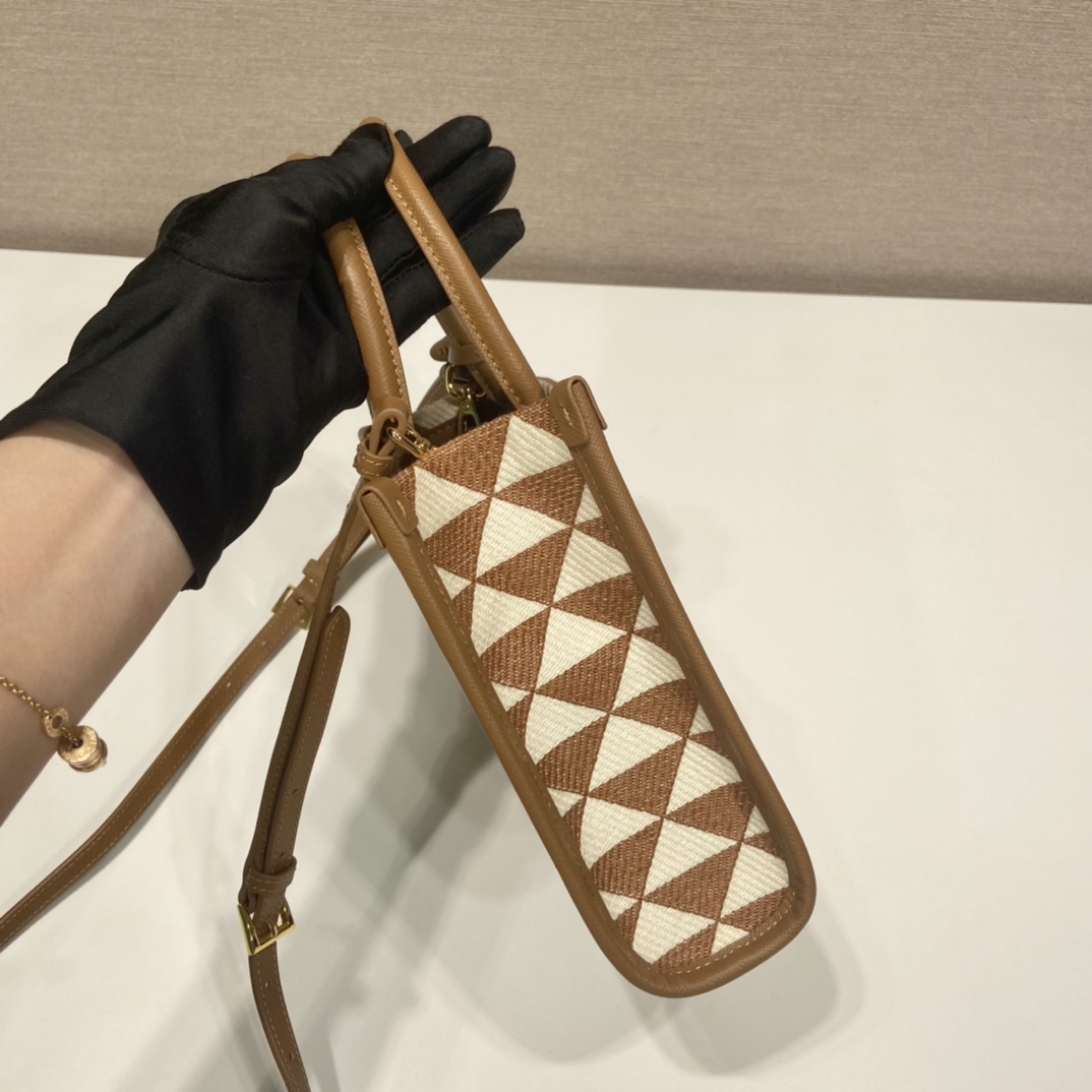 Pra*a small tote in saffiano leather 1ba355-17*19*6cm