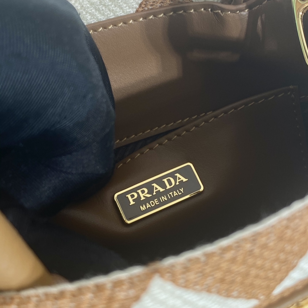 Pra*a small tote in saffiano leather 1ba355-17*19*6cm