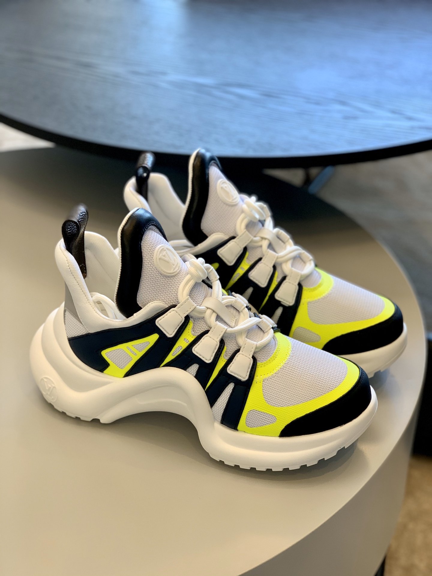 l0*is V*t0n archlight sneaker