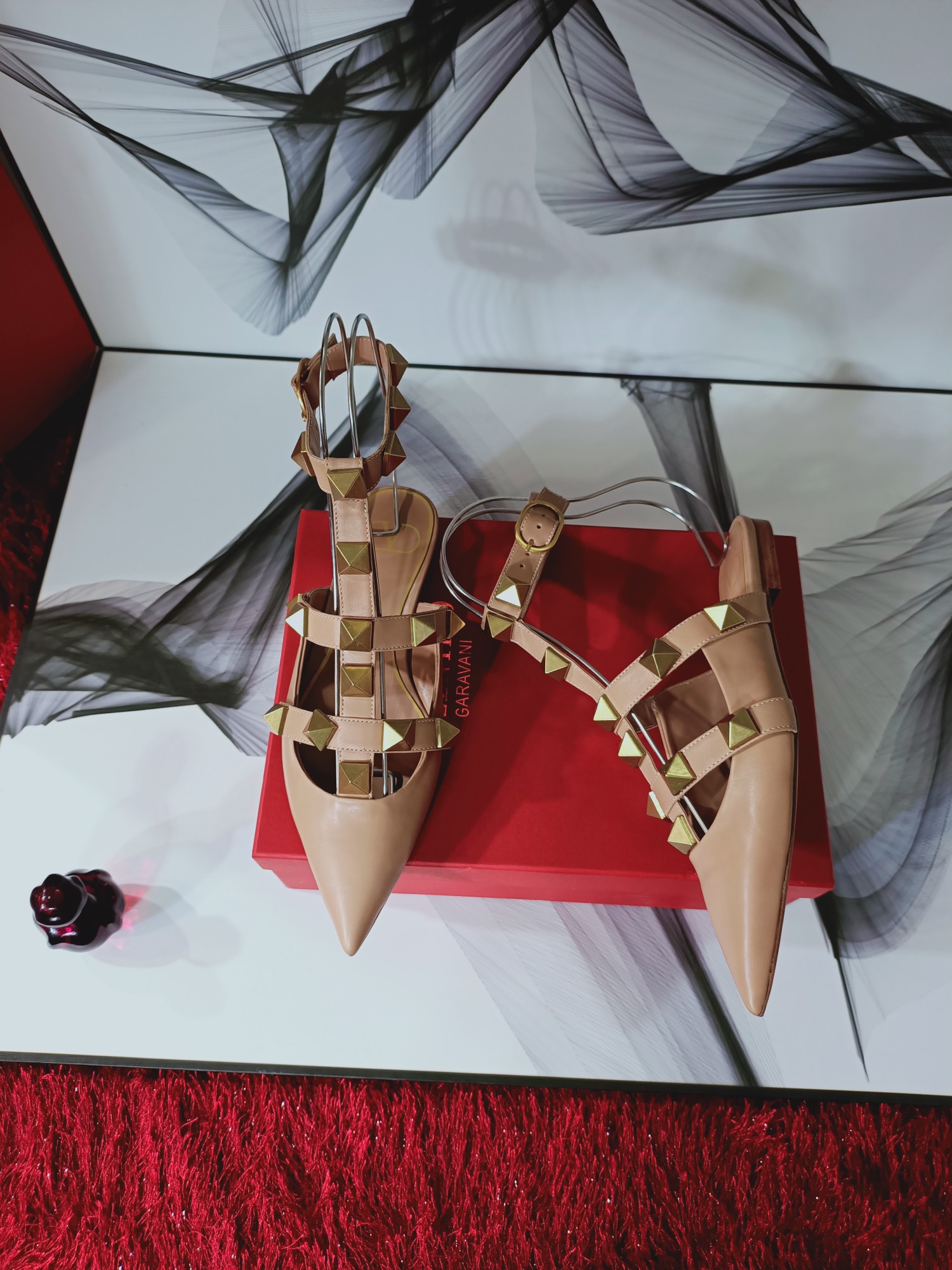 Va1e*ntin0 sandals
