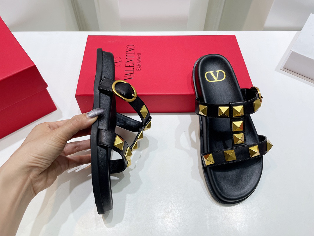 Va1e*ntin0 sandals