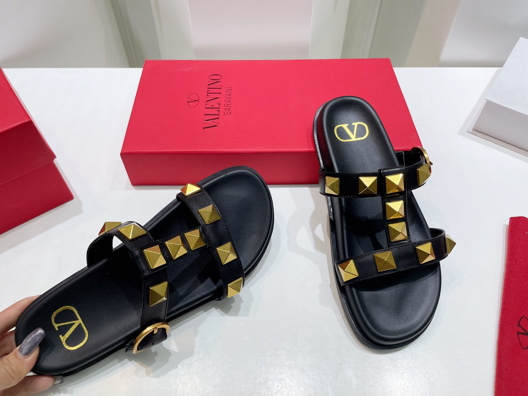 Va1e*ntin0 sandals