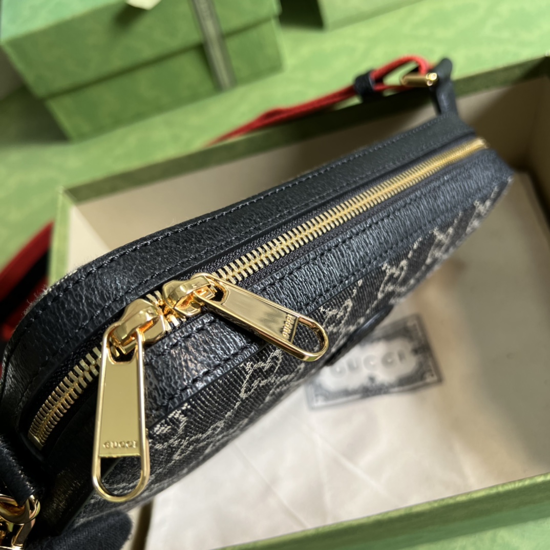 g*u*i vintage gg S*p*e-24.5x 16x 4.5cm