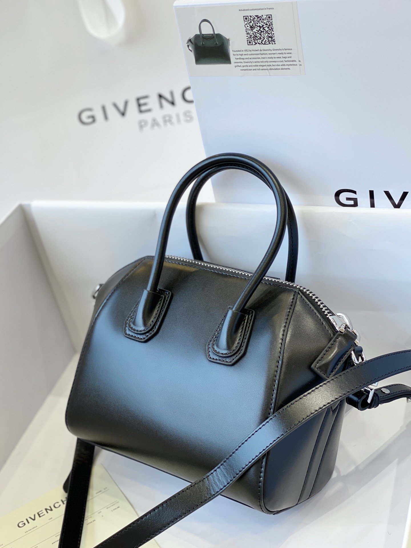 G1uenchy antigona tote