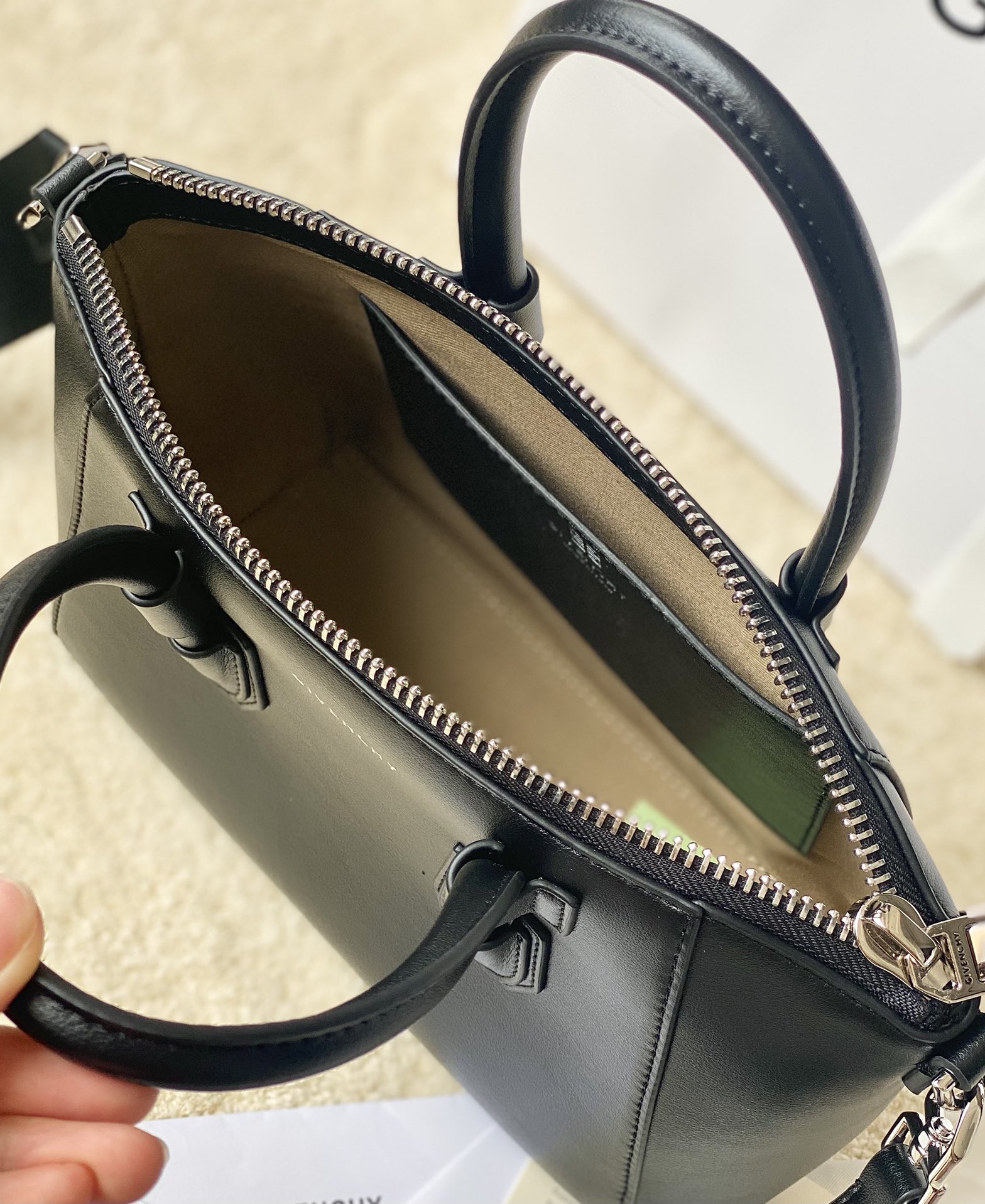 G1uenchy antigona sport -22*5*18cm