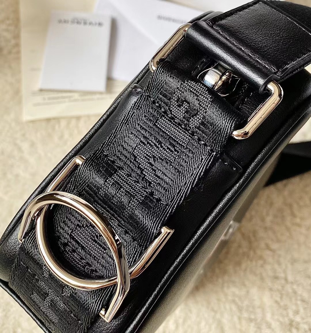 G1uenchy waist bag-16x11x8cm