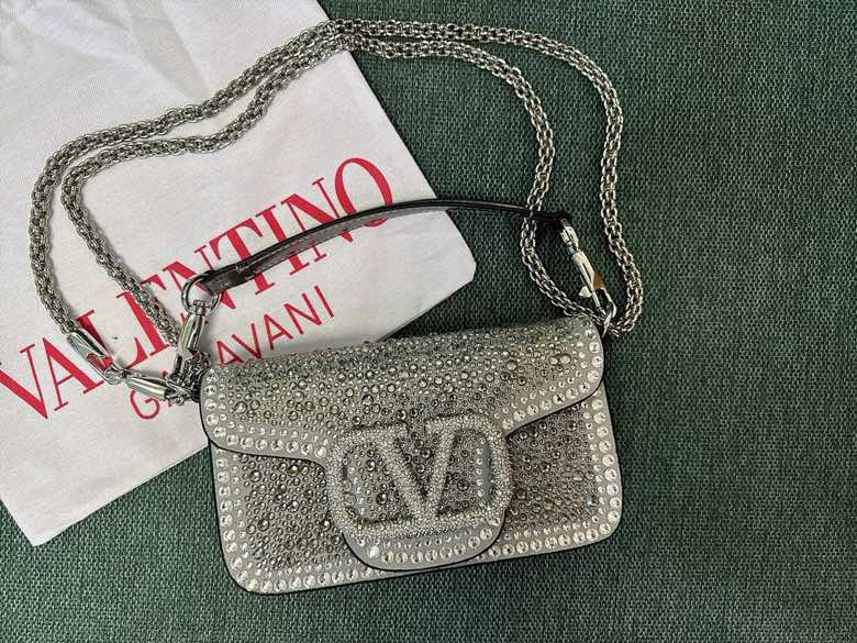 Va1e*ntin0 garavani lambskin locò cross-19*10.5*5cm