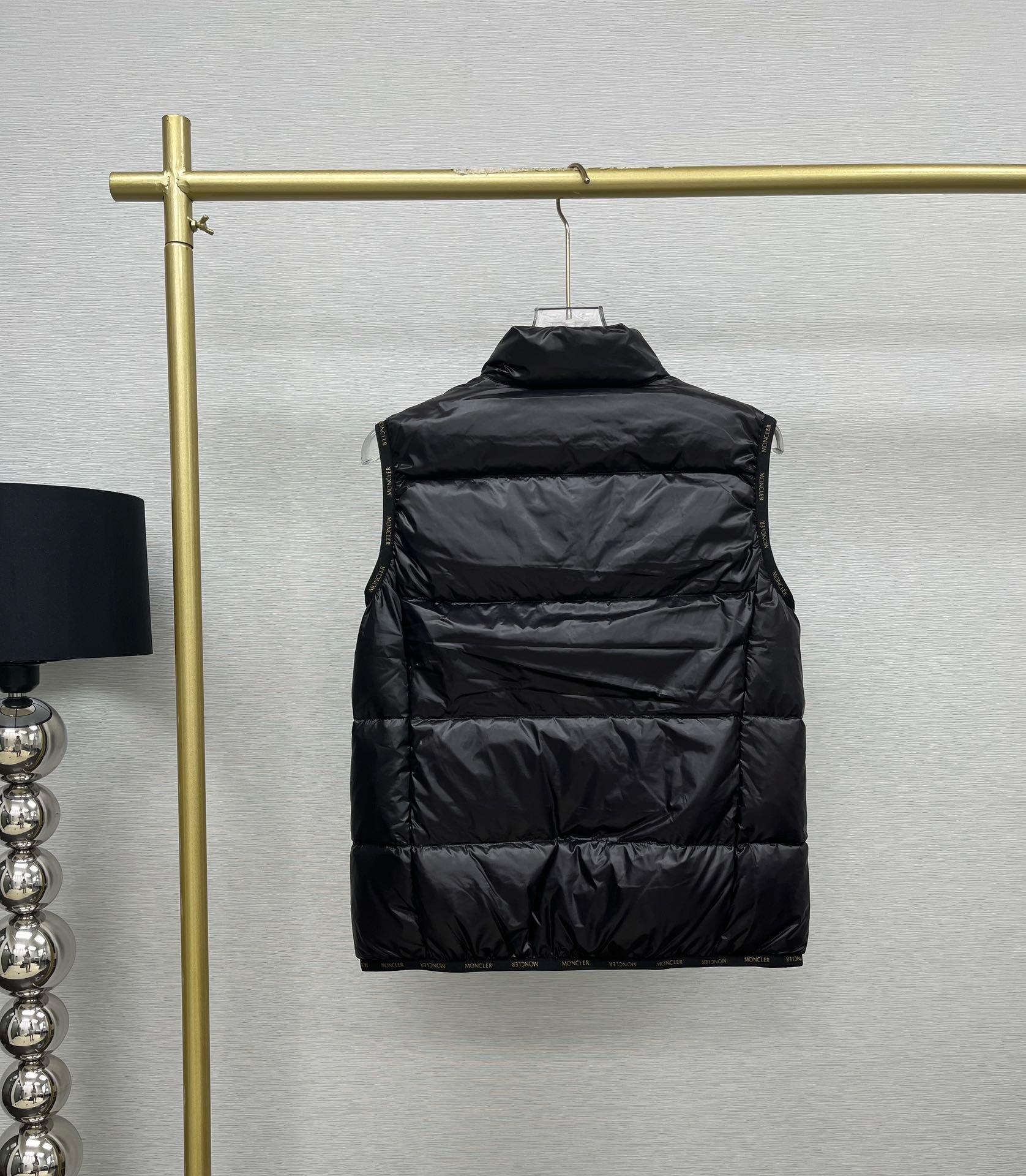 Can*a Go*e vest