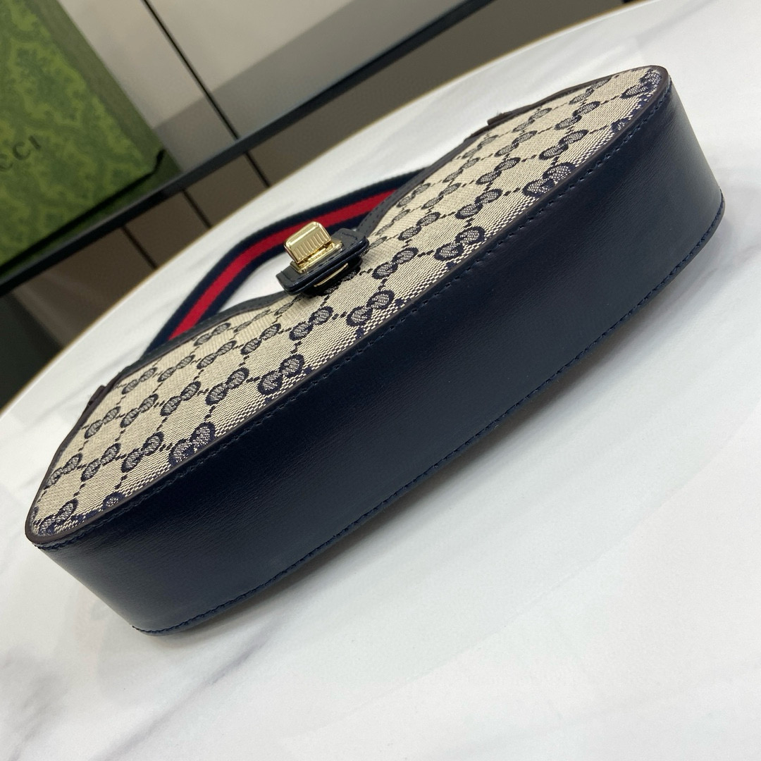 G*u*i moon side bag-12*24*5cm