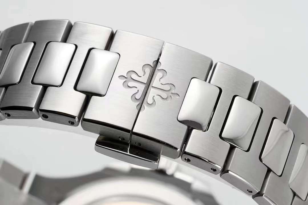 Pat*k Phi1i*pe nautilus 5711/1a-010 stainless steel