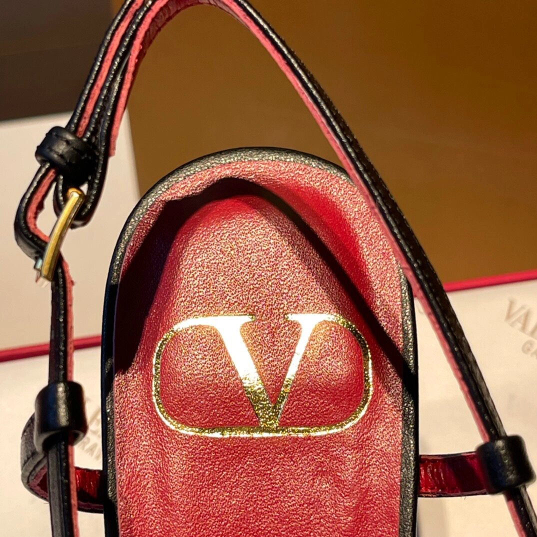 Va1e*ntin0 heels