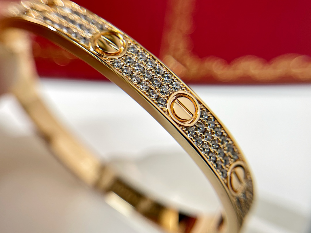 Ca*t*er bracelet