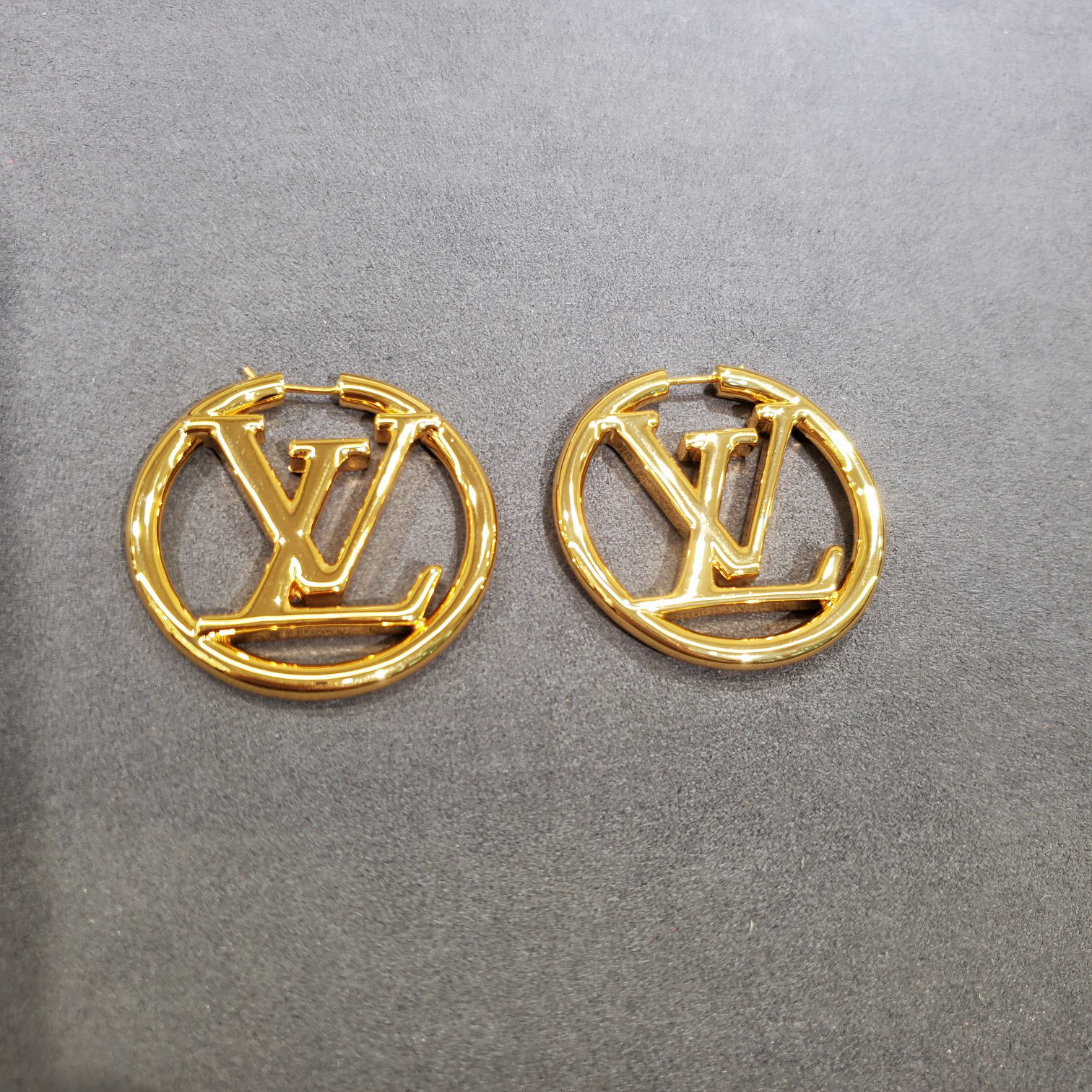 l0*is V*t0n earring