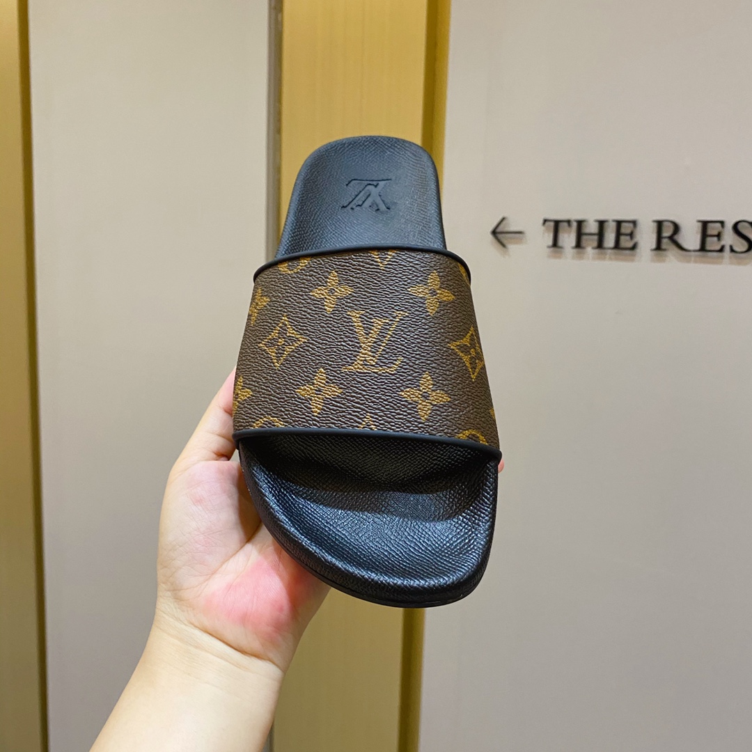 l0*is V*t0n slippers