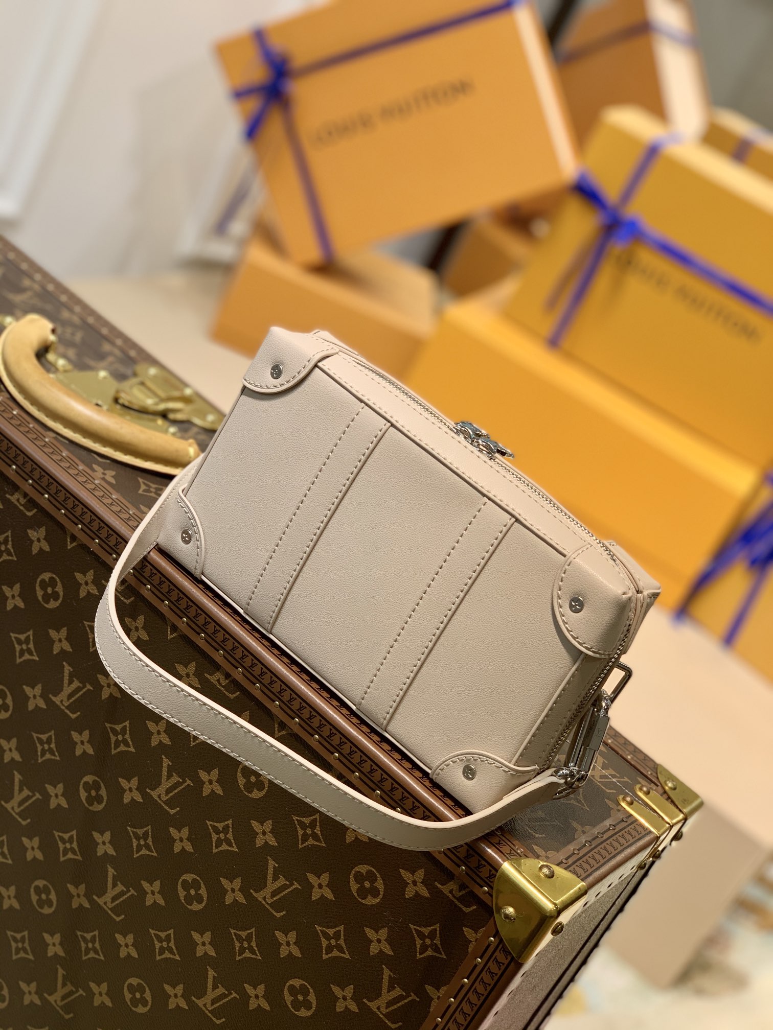 LV Soft Trunk Handbags-M45880-22.5 x 14.0 x 5CM