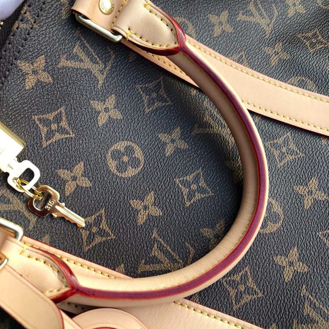 l0*is V*t0n keepall