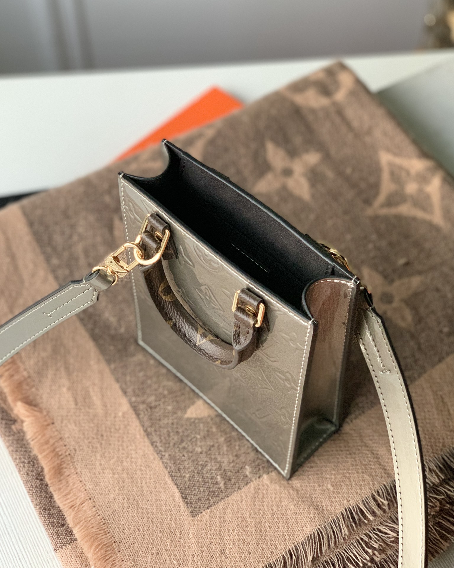 l0*is V*t0n petie sac plat tote-17*14*5.5cm