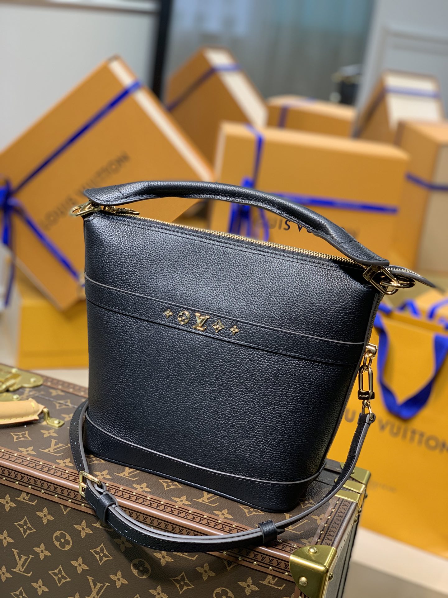 l0*is V*t0n cruiser handbags-25*22.5*13cm