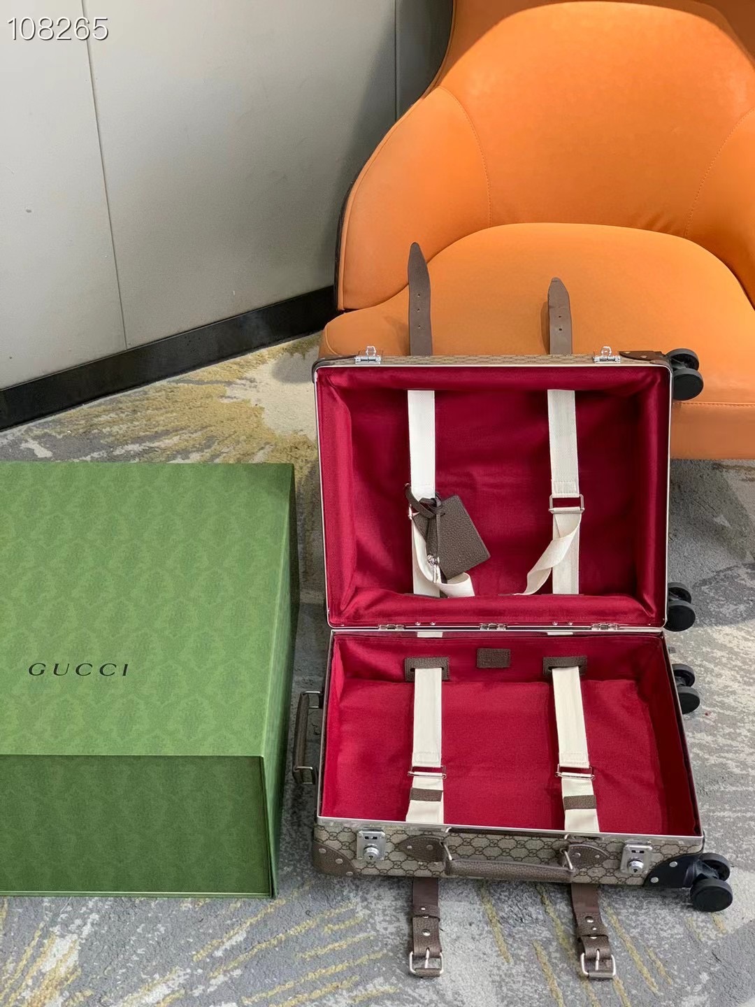 G*u*i globe-trotter travel box