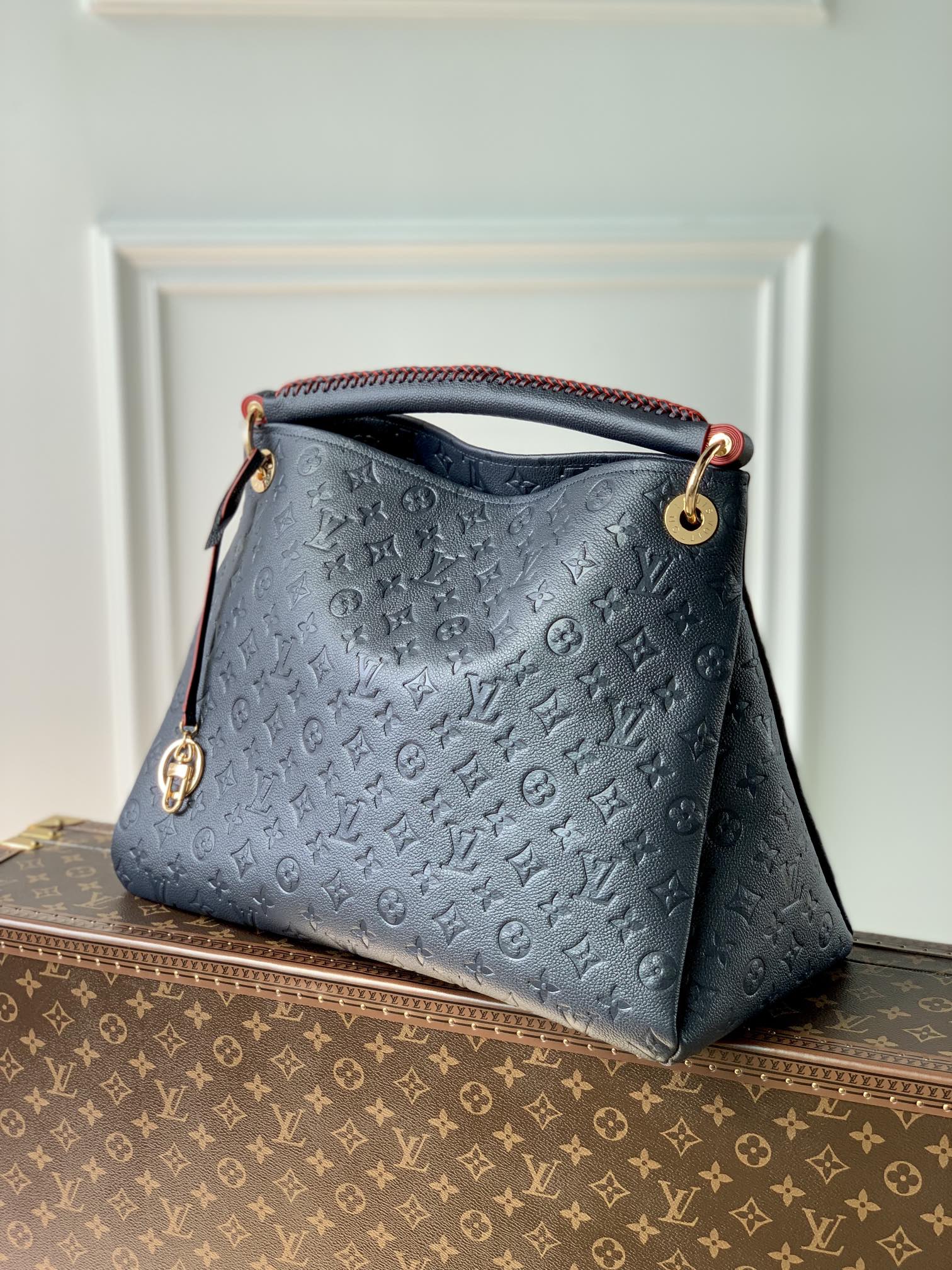 l0*is V*t0n artsy handbag-navy blue-47*32*22cm