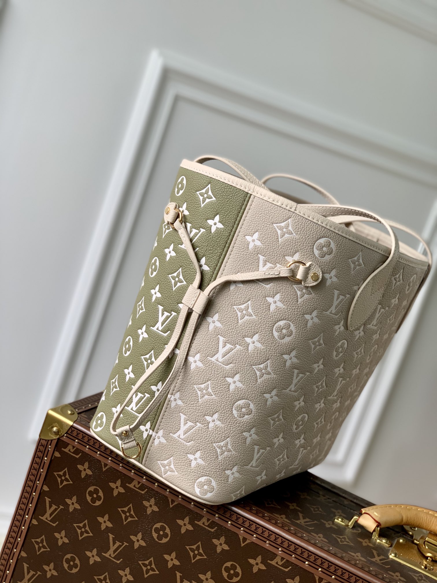 l0*is V*t0n neverfull m46102-32*29*17cm
