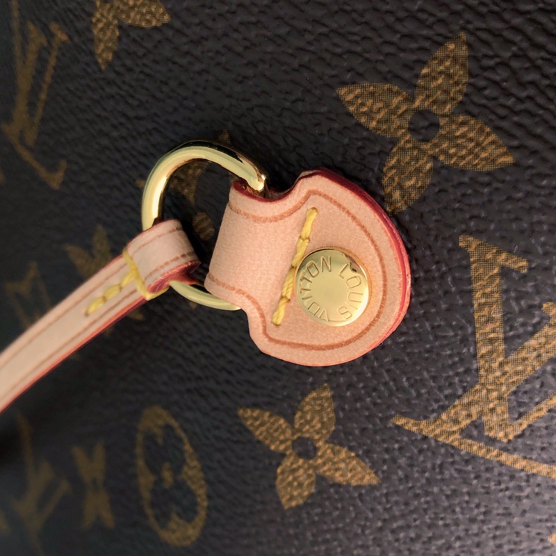 l0*is V*t0n neverfull mm (rose red inside) -32*29*17cm