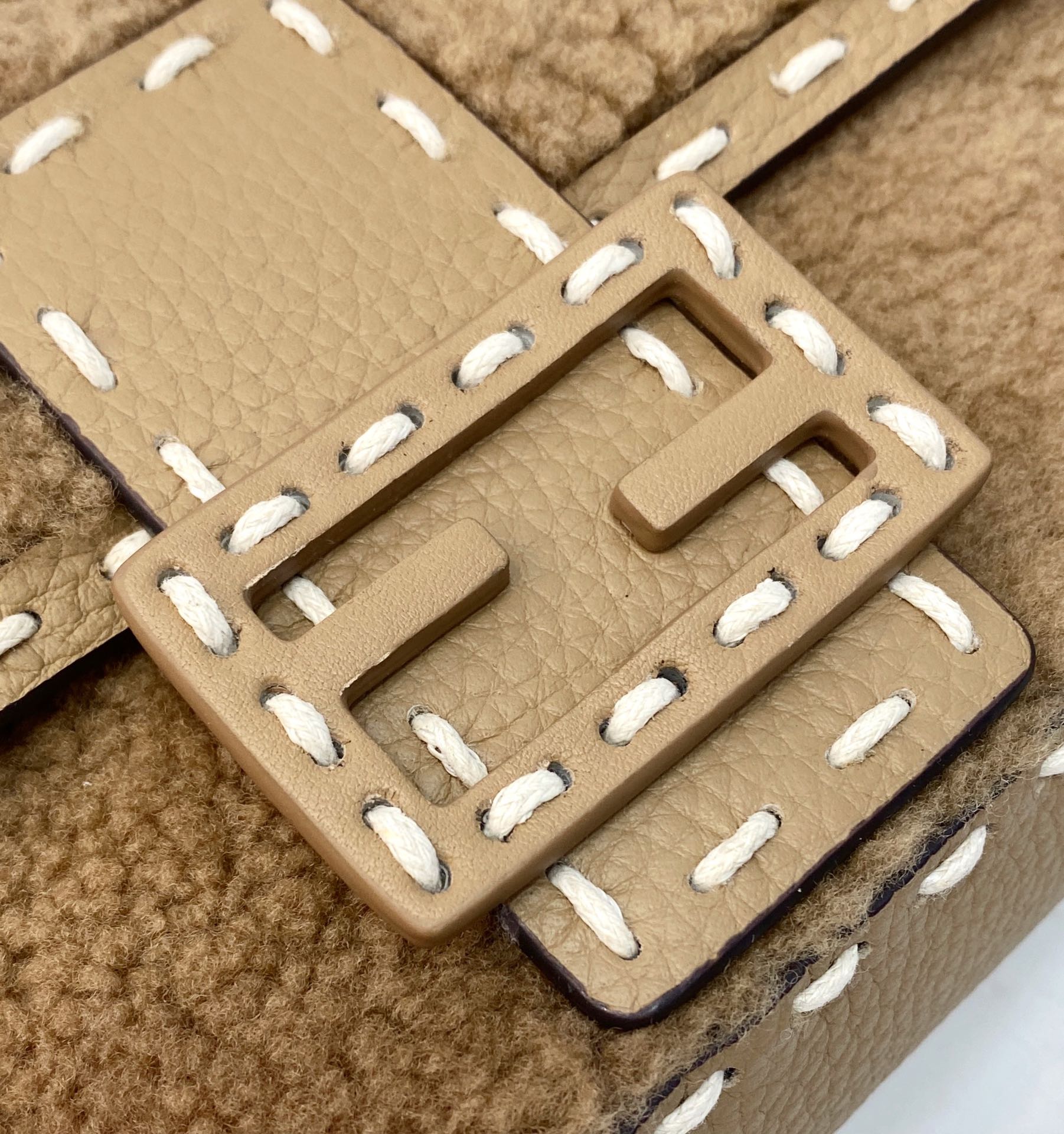 F**di medium baguette bag-27×6×15cm
