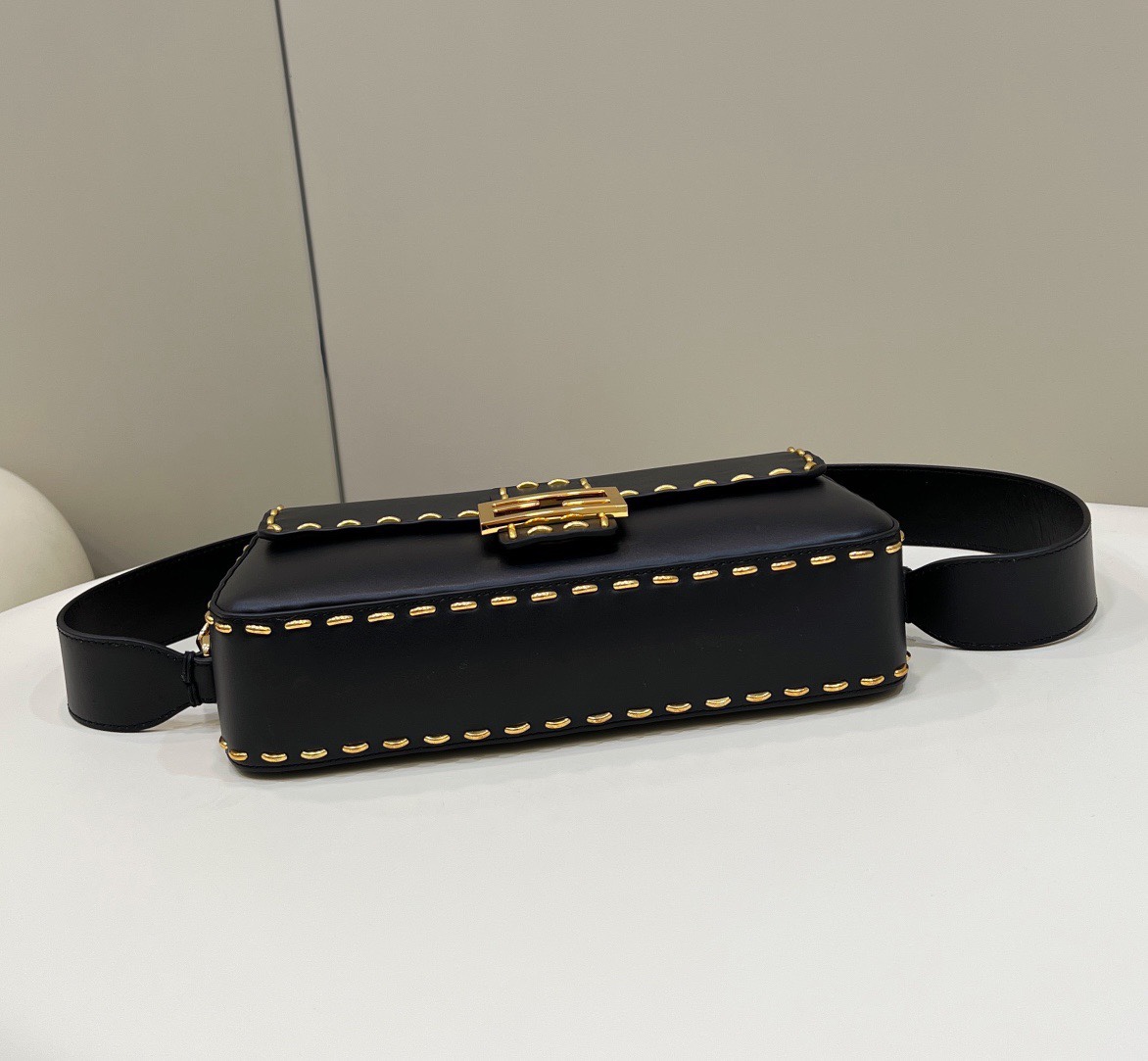 F**di baguette bag-26x14x4cm